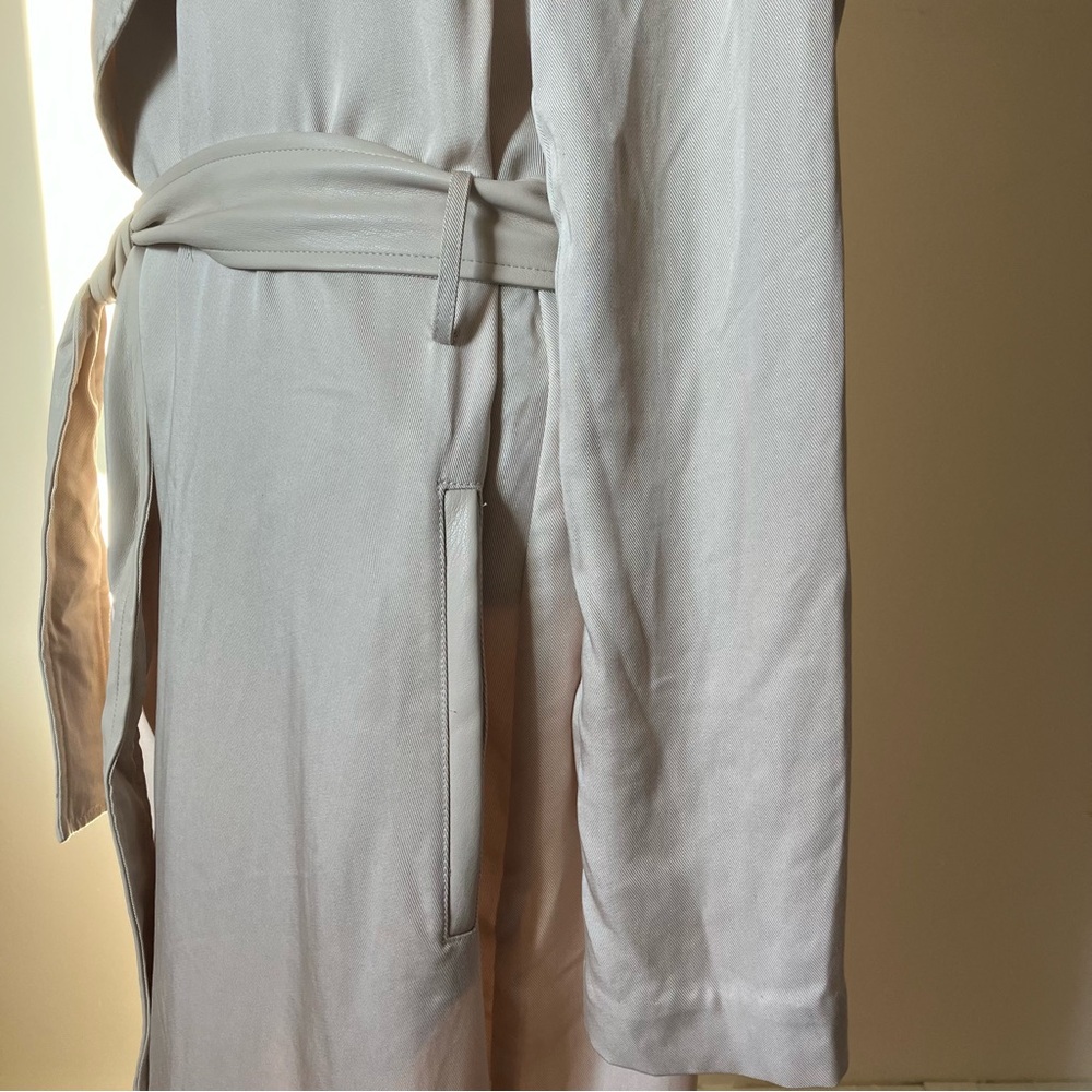 Badgley Mischka Tan / Cream Angelina Belted Trench Coat size Medium - Picture 11 of 14